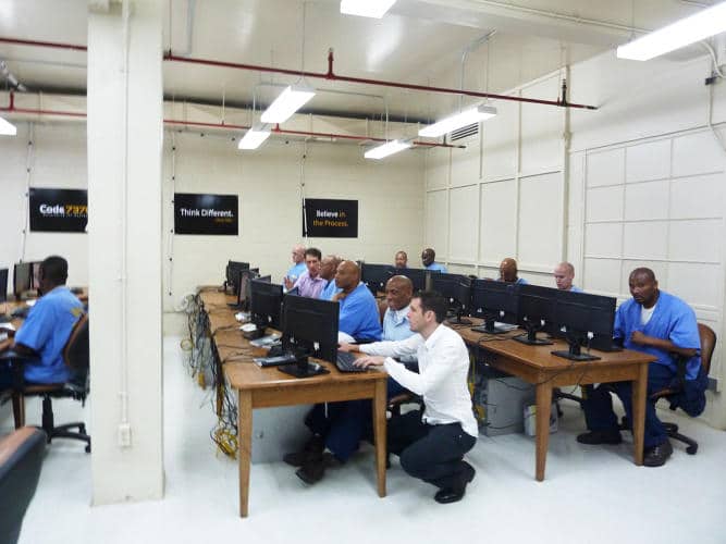 Inmates hack their way out of prison